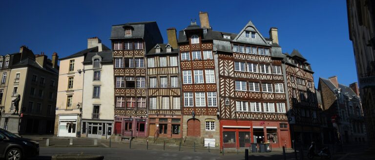 Maisons à pans de bois de la place du Champ-Jacquet, centre historique de Rennes